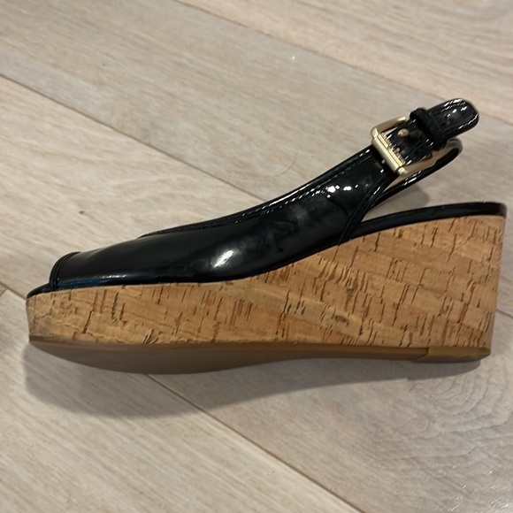 Michael Kors black patent & cork peep toe platforms.  Sz 8. Excellent condition. - Picture 8 of 8